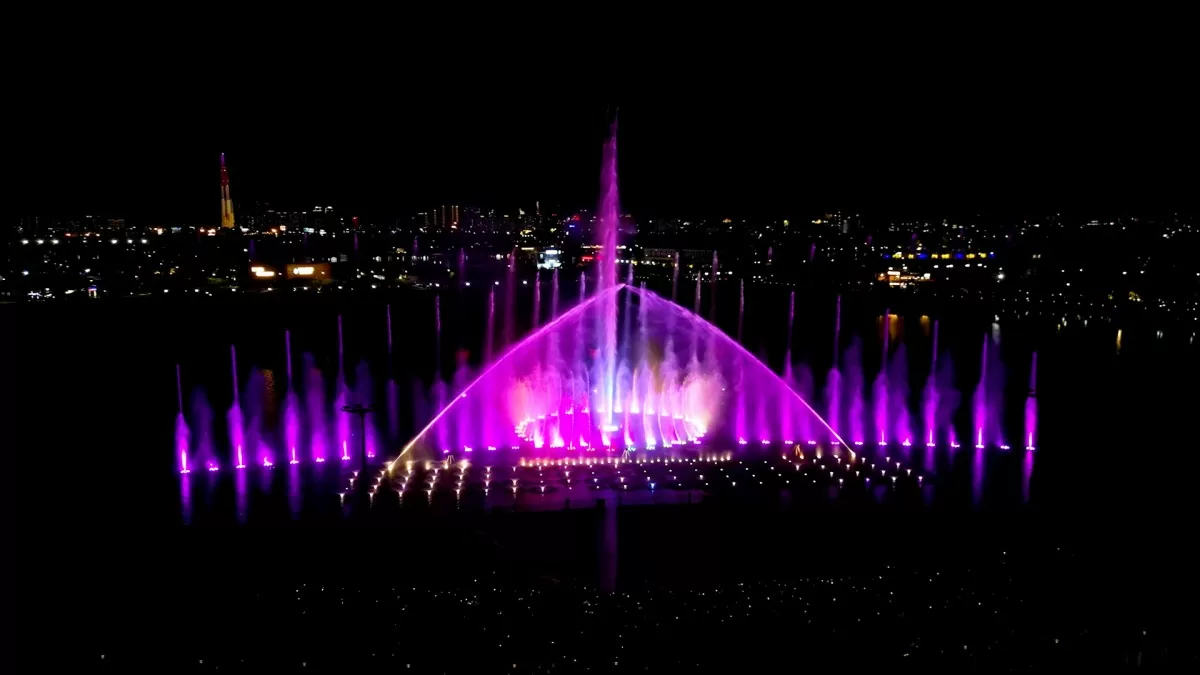 Van Phuc Water Show khởi đầu mùa hè cho trẻ thơ