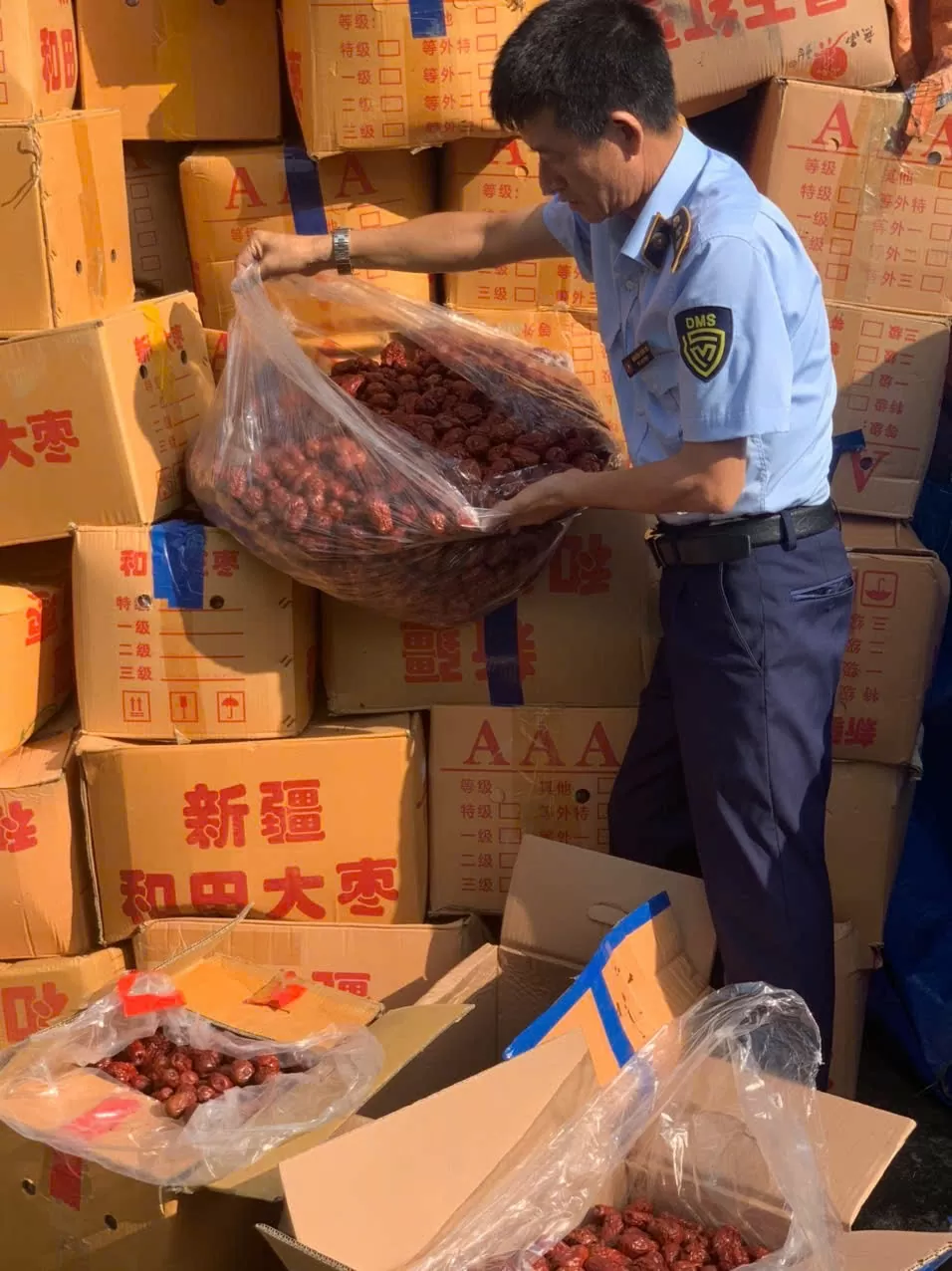 Phát hiện hơn 4 tấn táo đỏ khô nhập lậu tại Hà Nội