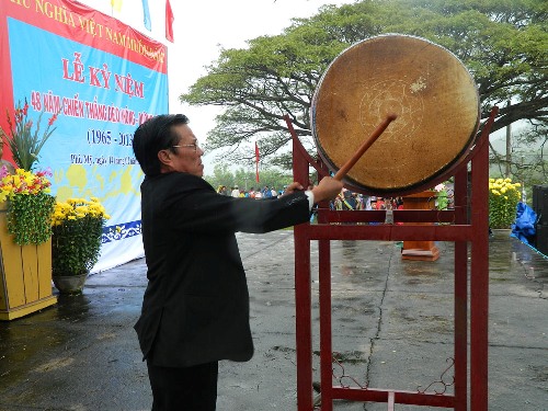 Đánh trống khai Hội