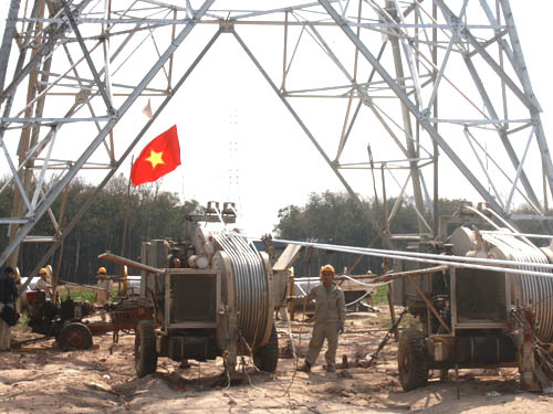 Thi công trên công trường 500 kV Pleiku - Mỹ Phước - Cầu Bông