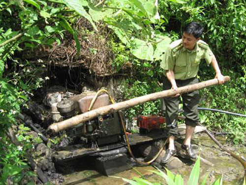 Làm giả giấy phép khai thác khoáng sản