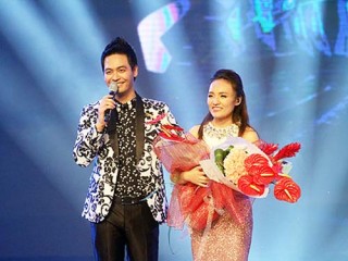 Quán quân 2014 Vietnam Idol gây xúc động với ca khúc &quot;Tự nguyện&quot;