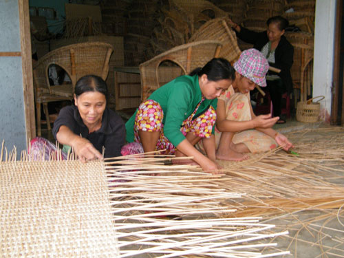 Sơ chế nguyên liệu mây tre đan