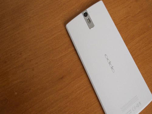 Oppo Find 7 có pin “khủng” 4,000 mAh, camera trước 8 “chấm”