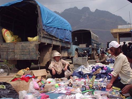 Giải pháp phát triển thương mại miền núi, hải đảo