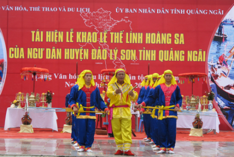 Phần lễ hát múa bá trạo hầu thần