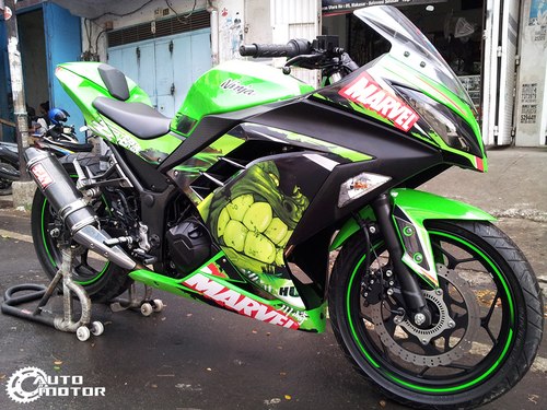 Kawasaki Ninja 250R độ tem theo phong cách Marvel