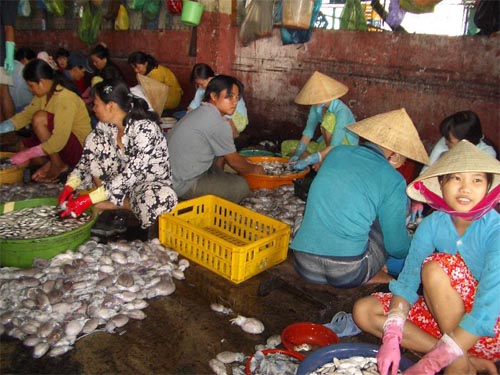 Thực phẩm ở chợ khó kiểm sóat chất lượng
