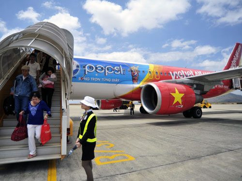 Thỏa sức du lịch cùng VietJet: với giá vé chỉ từ 9.000đ.