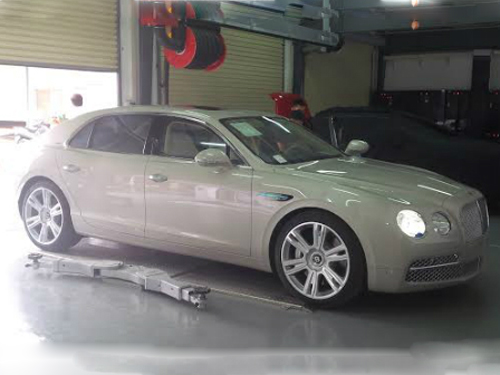 Cặp đôi Bentley chính hãng đầu tiên về Hà Nội