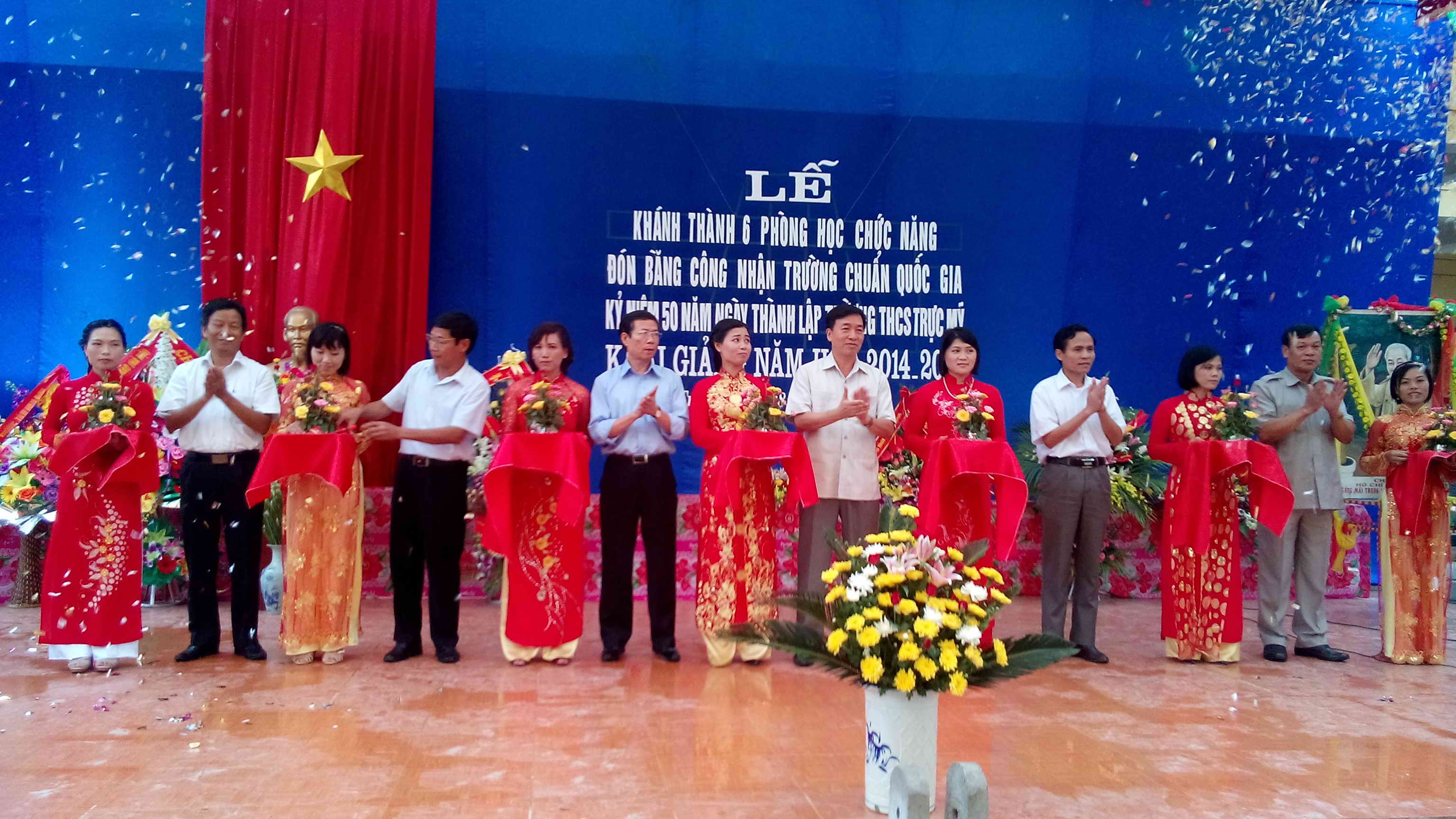 Cắt băng khánh thành nhà học 2 tầng, 6 phòng đa chức năng