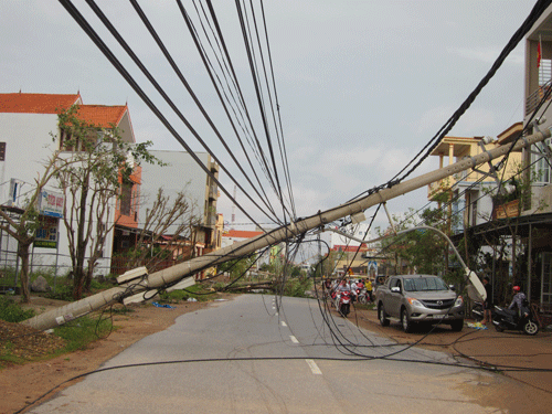 Ngành điện khắc phục hậu quả cơn bão số 10