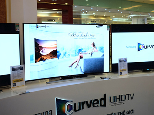 TV màn hình cong UHD của Samsung có giá từ 62,9 triệu đồng