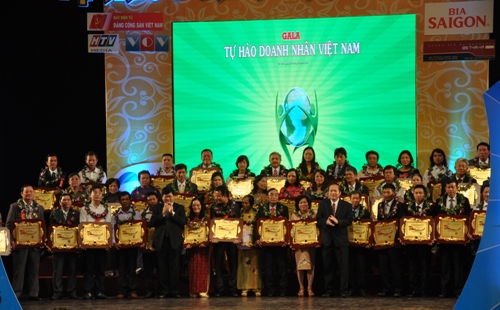 Các doanh nghiệp, doanh nhân được vinh danh.