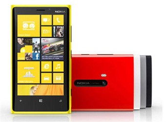 Lumia 920 vừa lên kệ đã “cháy hàng”