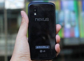 “Siêu phẩm” Nexus 4 làm trang web Google tê liệt