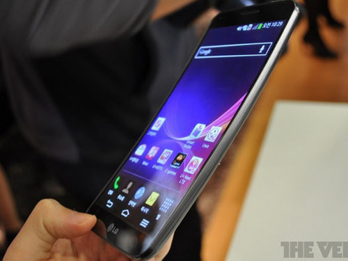 Điện thoại màn hình cong LG G Flex có giá gần 1.000 USD