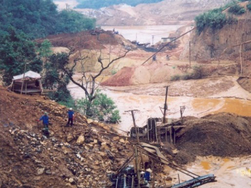 Khó “cầm máu” tài nguyên khoáng sản