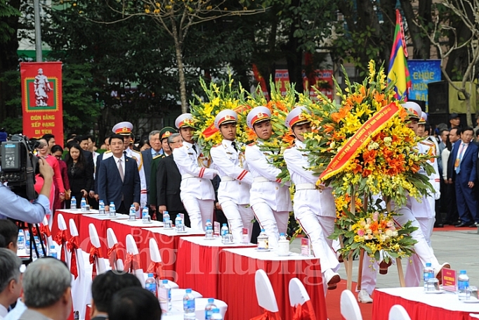 linh thieng le hoi go dong da