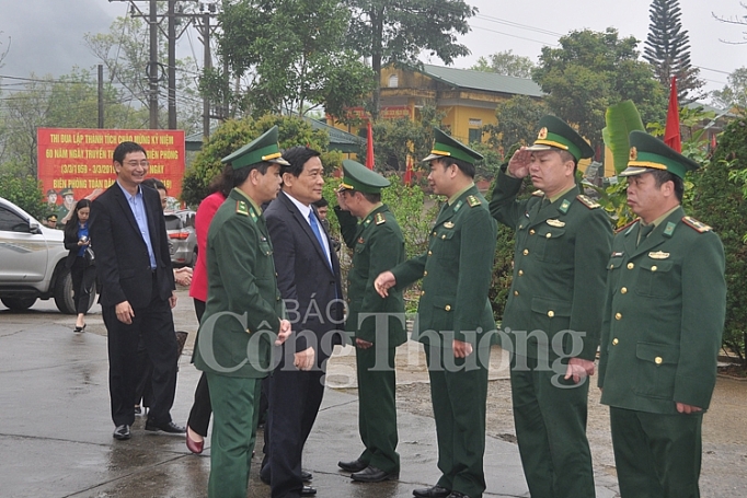 tham tang qua cac chien si bien phong va gia dinh chinh sach vung bien