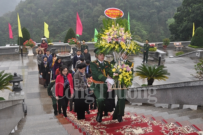 tham tang qua cac chien si bien phong va gia dinh chinh sach vung bien