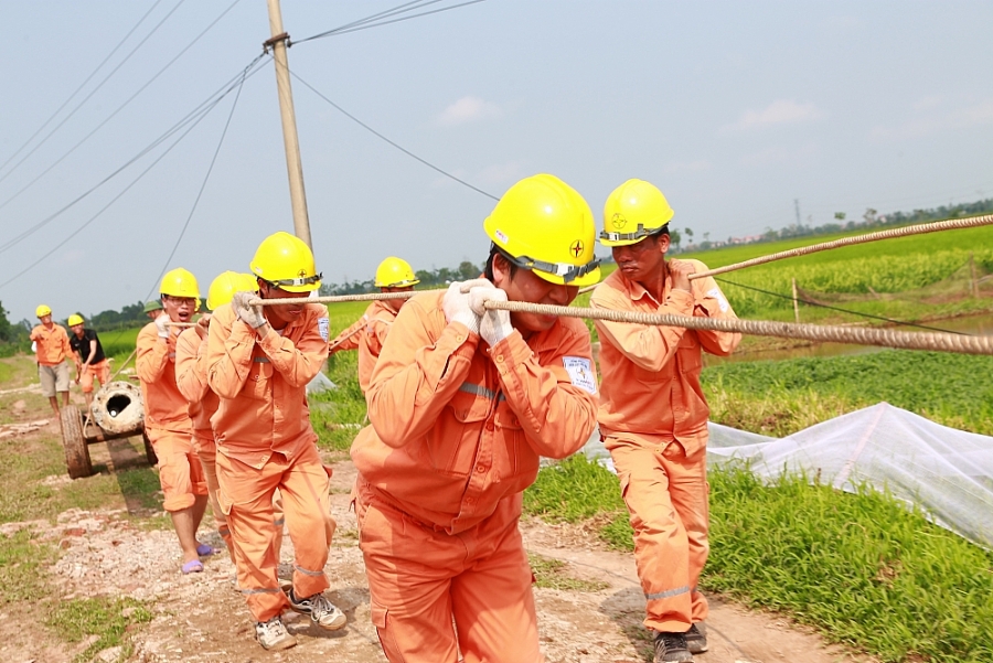 EVNNPC đồng hành cùng khách hàng sử dụng điện