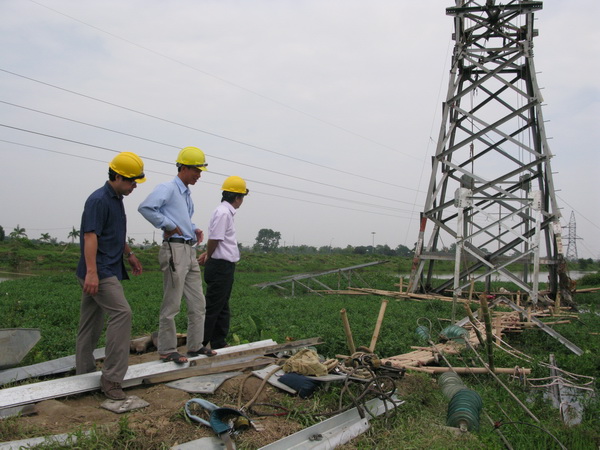 Trụ cột ĐZ 220 kV Nam Định - Ninh Bình: Nhà thầu thi công khi chưa được phép