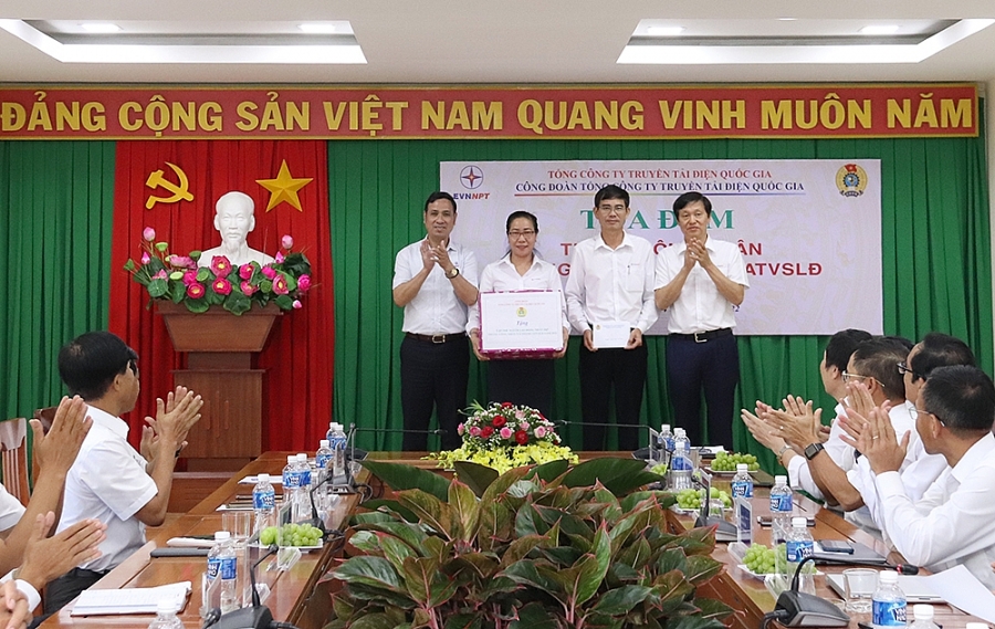 EVNNPT hướng về người lao động nhân Tháng Công nhân và Tháng hành động an toàn vệ sinh lao động