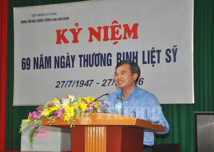 Đoàn công tác Bộ Công Thương thăm và tặng quà thương binh tại Bắc Giang