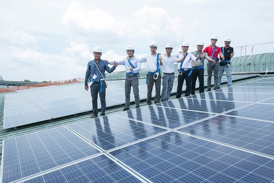 onenergy ho tro von ban dau de doanh nghiep so huu he thong dien mat troi ap mai