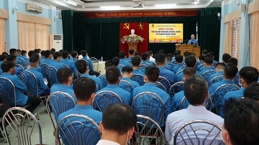 Công nhân lao động TKV tham gia thi viết về công tác dân tộc, tôn giáo