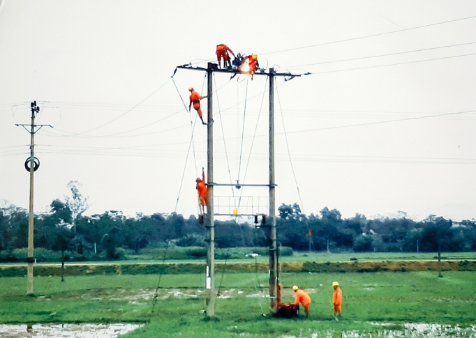 evnnpc doi moi ve chat nang cao nang suat lao dong va su hai long cua khach hang