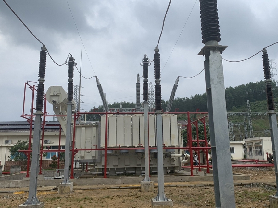 Hoàn thành lắp máy biến áp thứ 2 trạm biến áp 220kV Sông Tranh 2