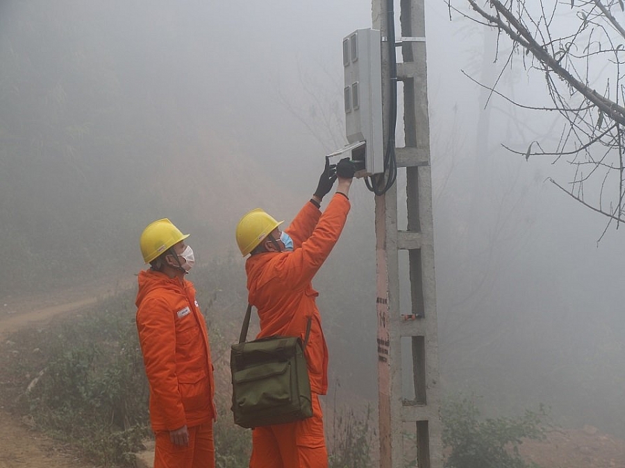 256 hộ đồng bào dân tộc H''Mông ở Sơn La có điện lưới quốc gia