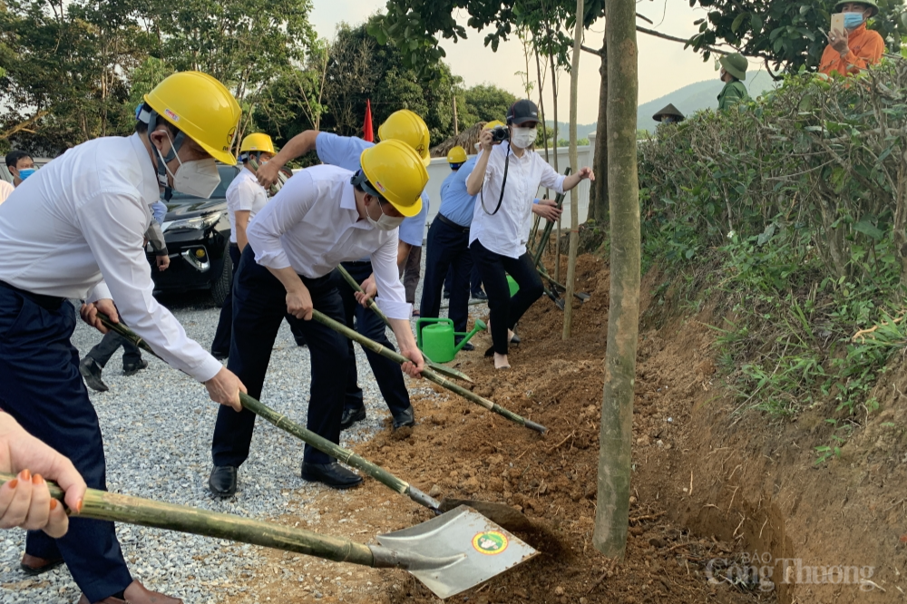 Lễ dâng hương tưởng niệm khu di tích lịch sử của Bộ Công Thương