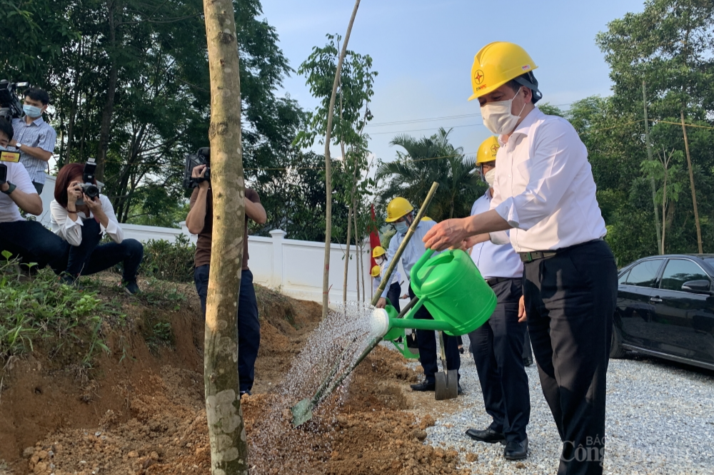 Lễ dâng hương tưởng niệm khu di tích lịch sử của Bộ Công Thương