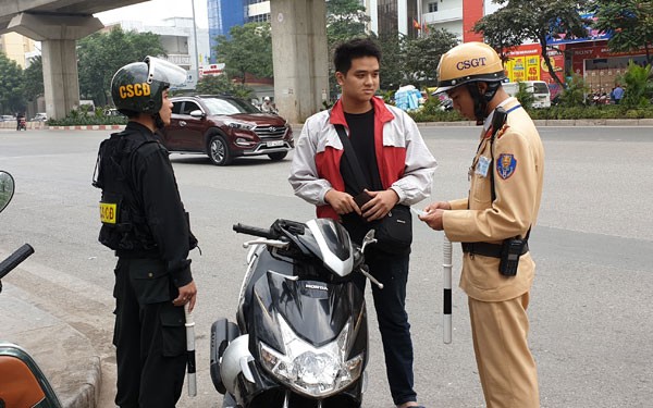 Ngày đầu ra quân xử lý vi phạm giao thông: Hơn 600 