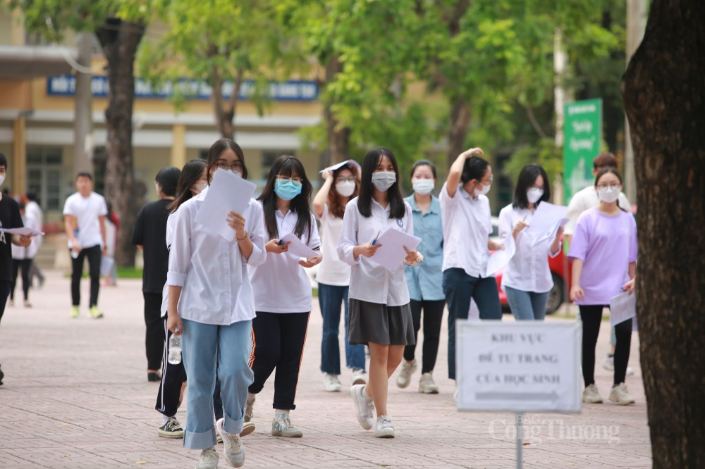 Hôm nay, thí sinh cả nước tham gia thi ngày cuối cùng kỳ thi tốt nghiệp THPT 2022