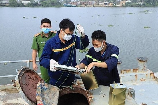 Vụ buôn lậu xăng dầu “khủng”:Hai Đại tá bị "cám dỗ" bởi đồng tiền như thế nào?