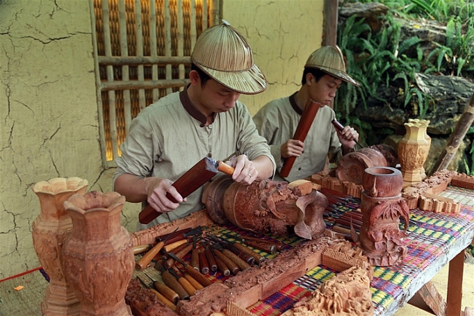 nghe dieu khac go net tai hoa cua nghe nhan