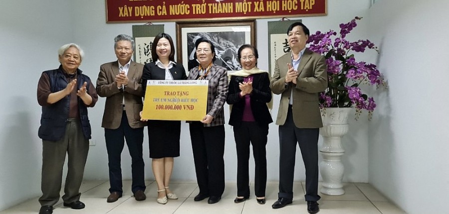 Công ty thuốc lá Thăng Long: Mang yêu thương đến với học sinh nghèo hiếu học tại Phú Thọ