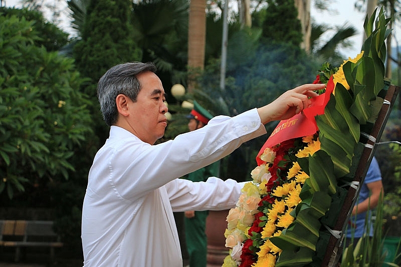 truong ban kinh te tw nguyen van binh lam viec voi btv tinh uy ha giang