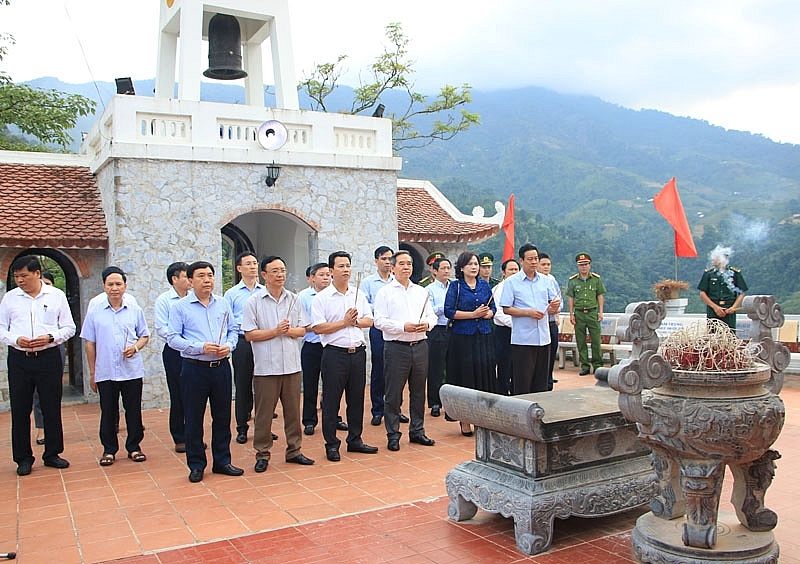 truong ban kinh te tw nguyen van binh lam viec voi btv tinh uy ha giang