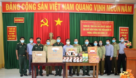 Chia sẻ khó khăn, động viên chiến sĩ Biên phòng An Giang