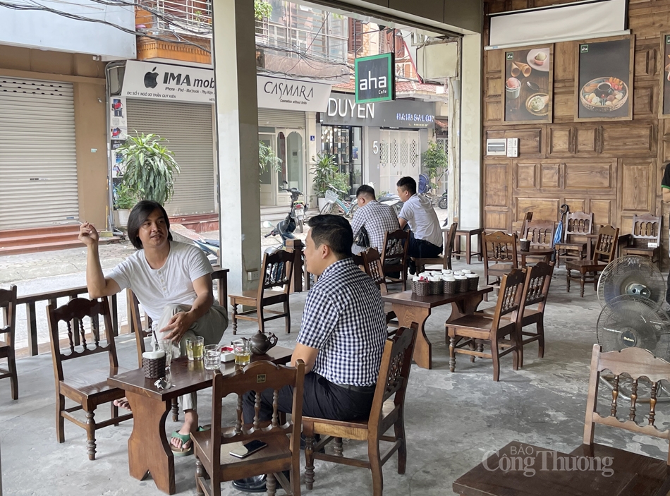 Hà Nội: Nhà hàng, quán ăn tất bật đón khách ngày mở cửa trở lại