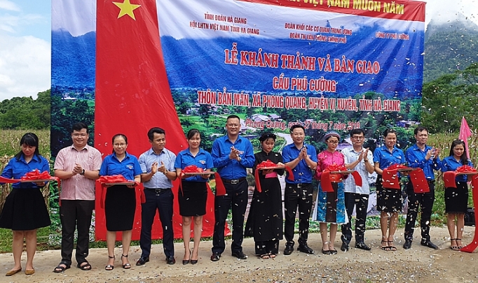 nhieu hoat dong tri an cac anh hung liet sy gia dinh chinh sach tai tinh ha giang