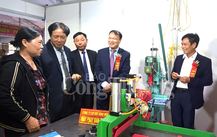 nam dinh day manh xuc tien thuong mai gan voi cuoc van dong nguoi viet dung hang viet