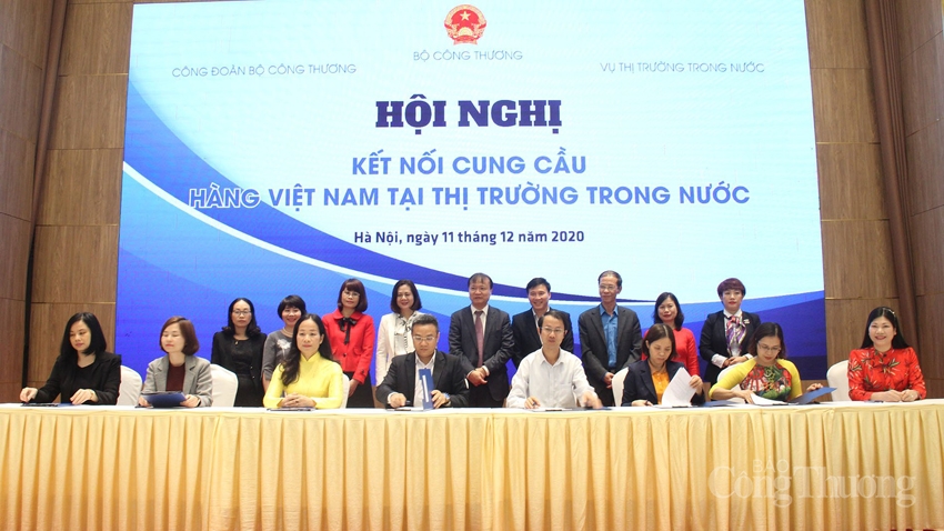 nguoi-lao-dong-nganh-cong-thuong-uu-tien-dung-hang-viet-6