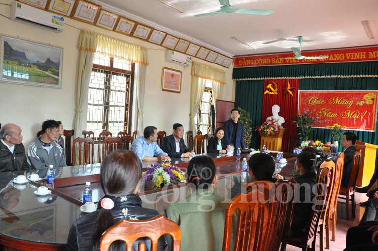 Thăm hỏi, tặng quà Tết đồng bào huyện Võ Nhai