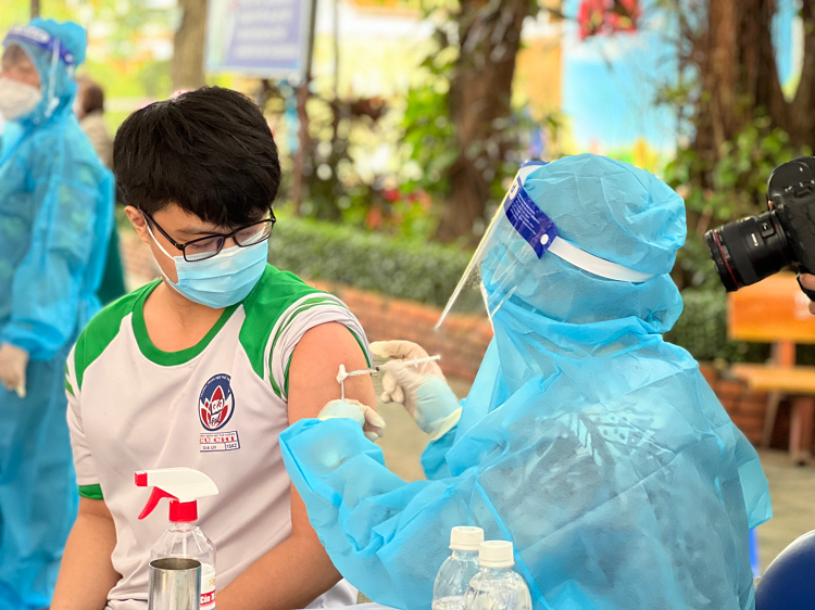 Vaccine tiếp tục là biện pháp hữu hiệu trong việc giảm nguy cơ chuyển nặng, tử vong do dịch COVID-19